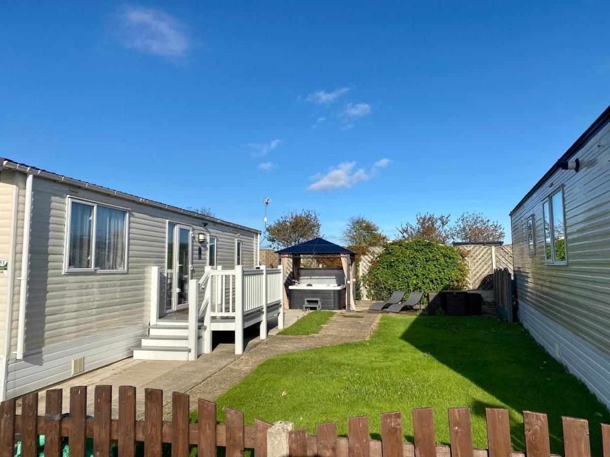 Hot Tub. Countryside. Coast. 5* Patrington Haven Leisure Park, East Yorkshire Vila Exterior foto
